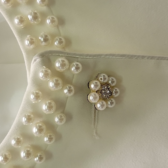 Donna Vinci Ivory Pearl Skirt Suit, Size 8 - Picture 4 of 13